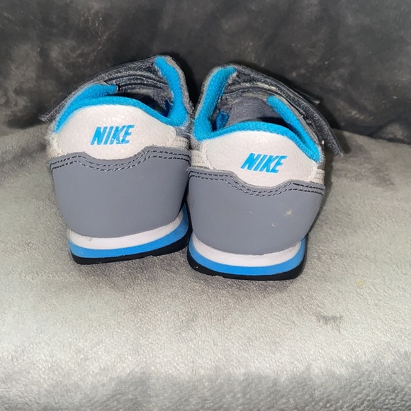 Nike Toddler Sneakers Size 4c - Picture 4 of 8